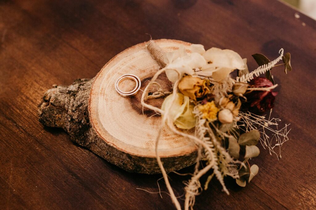 A close-up of eco-friendly wedding decor featuring sustainable materials and local flowers. — Las Vegas wedding trends
