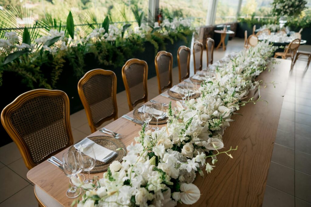 A table set with inexpensive yet elegant wedding centerpieces. — affordable Vegas wedding reception tips