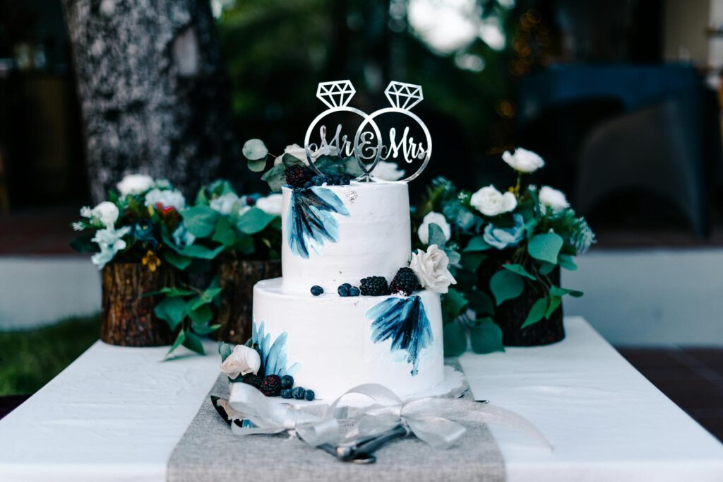 A creative wedding cake that reflects a unique Las Vegas wedding theme — unique Las Vegas wedding themes