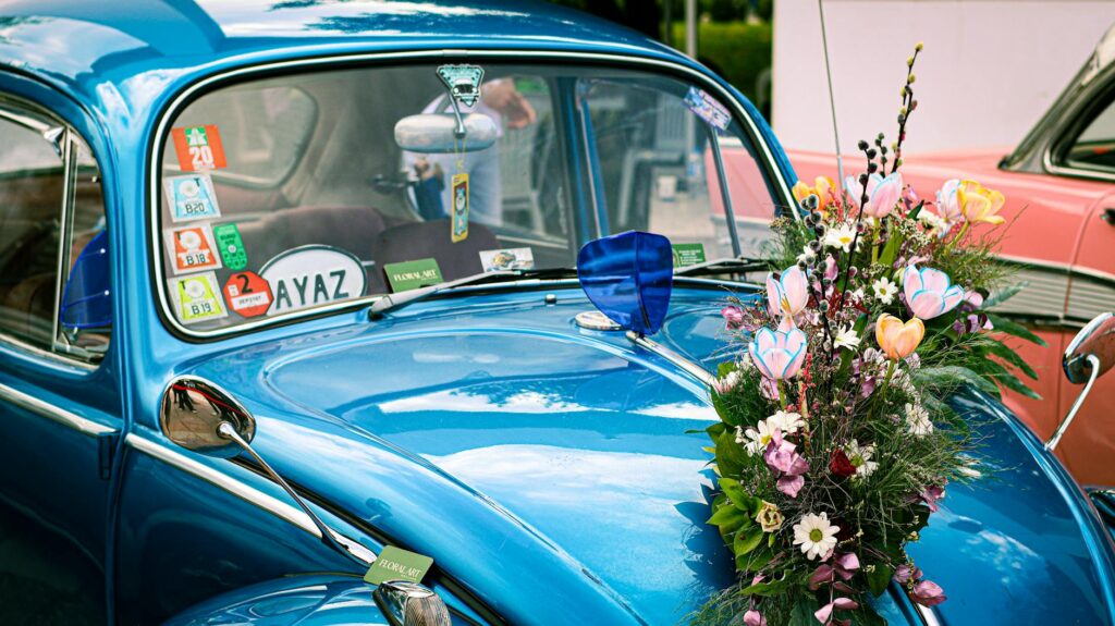 A vintage Vegas wedding setup featuring retro decor and classic cars. — Las Vegas wedding themes