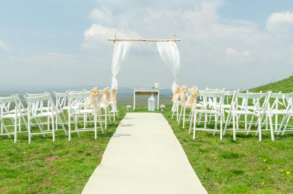 An outdoor summer wedding venue with bold decorations and a scenic backdrop. — Las Vegas wedding trends 2026