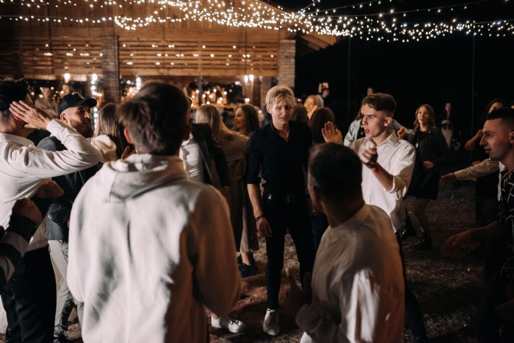 A celebratory scene of a Las Vegas wedding reception with guests. — choosing wedding planner Las Vegas
