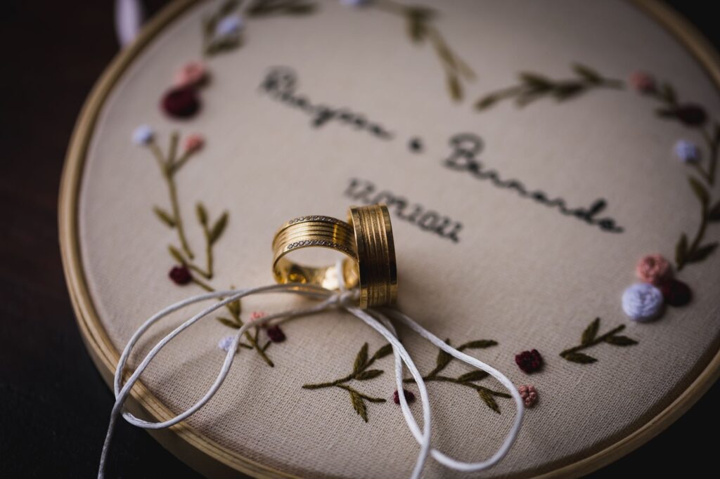 A close-up of wedding rings with a Las Vegas theme. — last-minute Las Vegas wedding