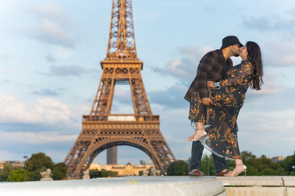 A couple enjoying a romantic moment at a famous Las Vegas landmark, symbolizing love and celebration. — Las Vegas weddin…