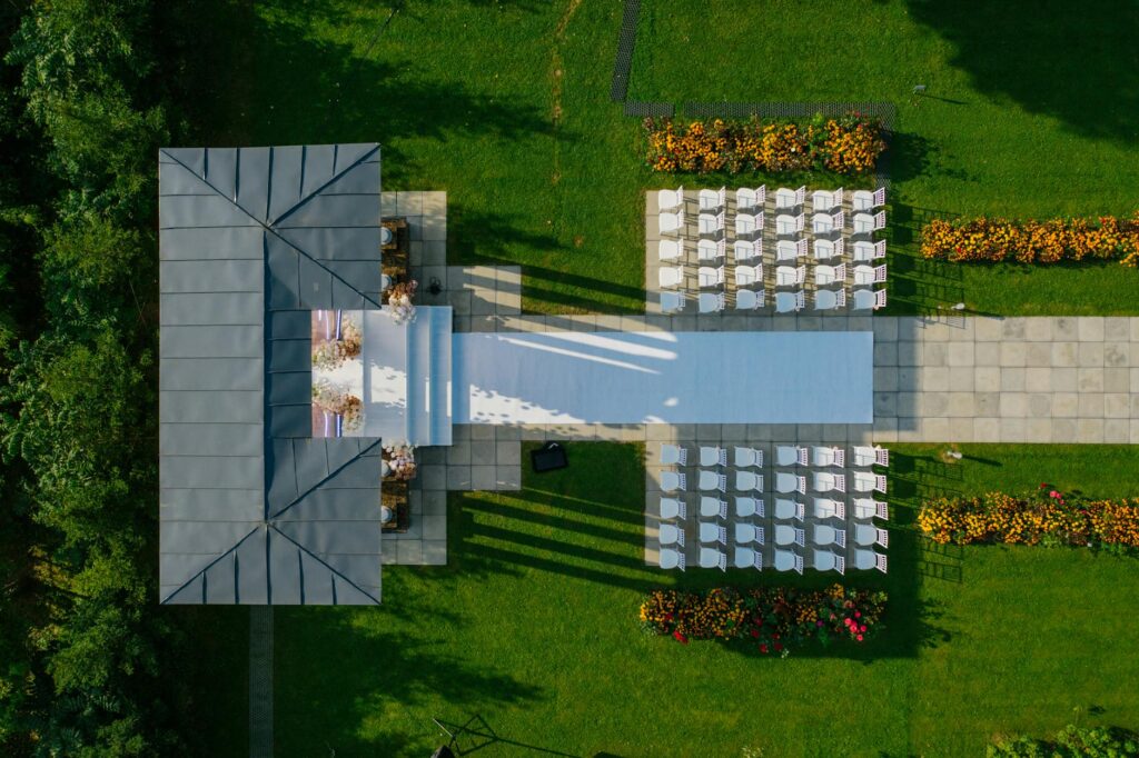 An aerial view of a Las Vegas wedding venue set up for a ceremony, highlighting the decor and ambiance. — Las Vegas wedd…