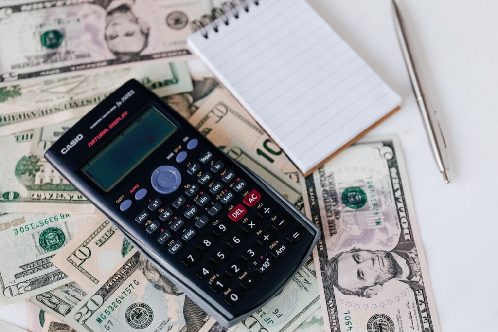 An infographic showing a wedding cost breakdown for Las Vegas wedding budgeting.