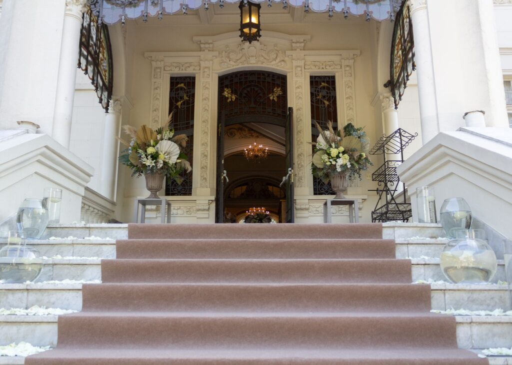 The entrance of a popular wedding venue in Las Vegas. — Las Vegas marriage license