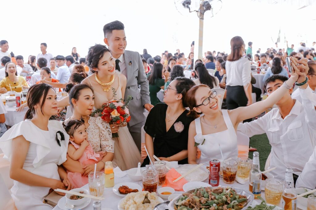 Wedding reception featuring local cuisine and entertainment — Vegas wedding culture