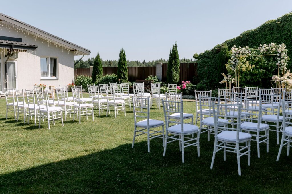 A DIY wedding decoration setup featuring affordable flowers and decor — budget wedding Las Vegas