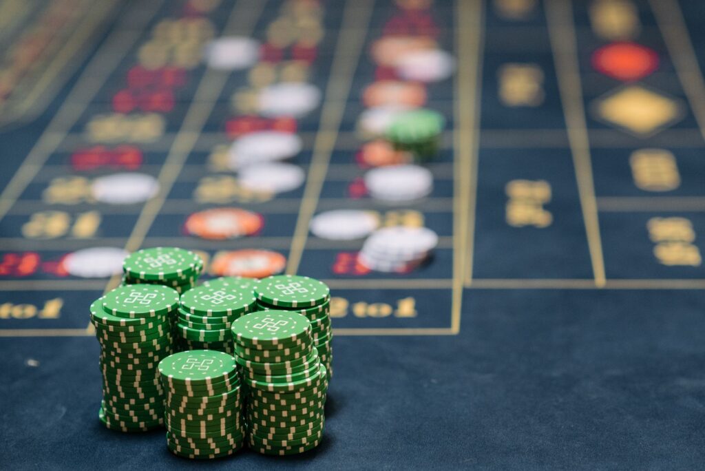 A close-up of a wedding cake decorated with Las Vegas-themed elements like cards and dice. — Vegas wedding checklist