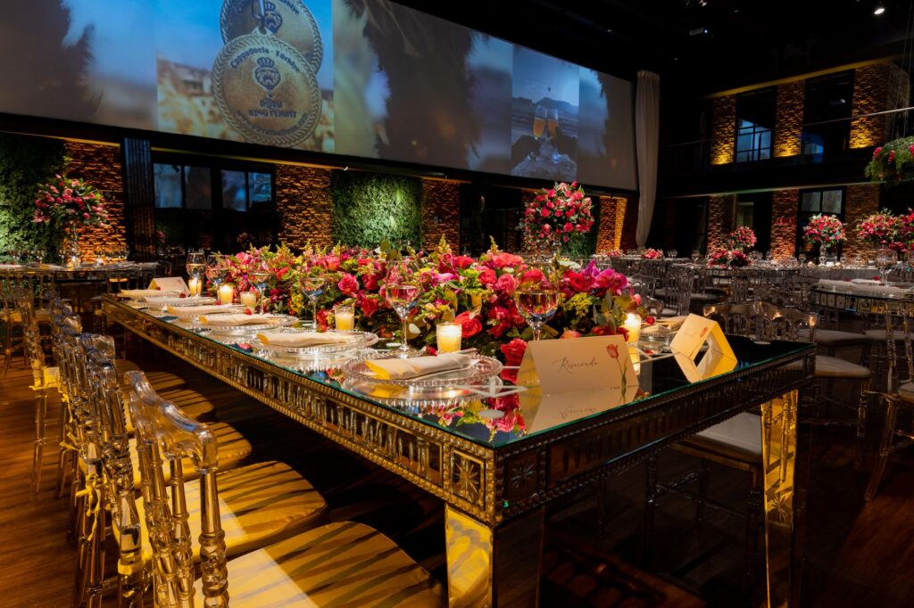 A vibrant wedding reception featuring bold color palettes and unique table settings. — Las Vegas wedding trends 2026