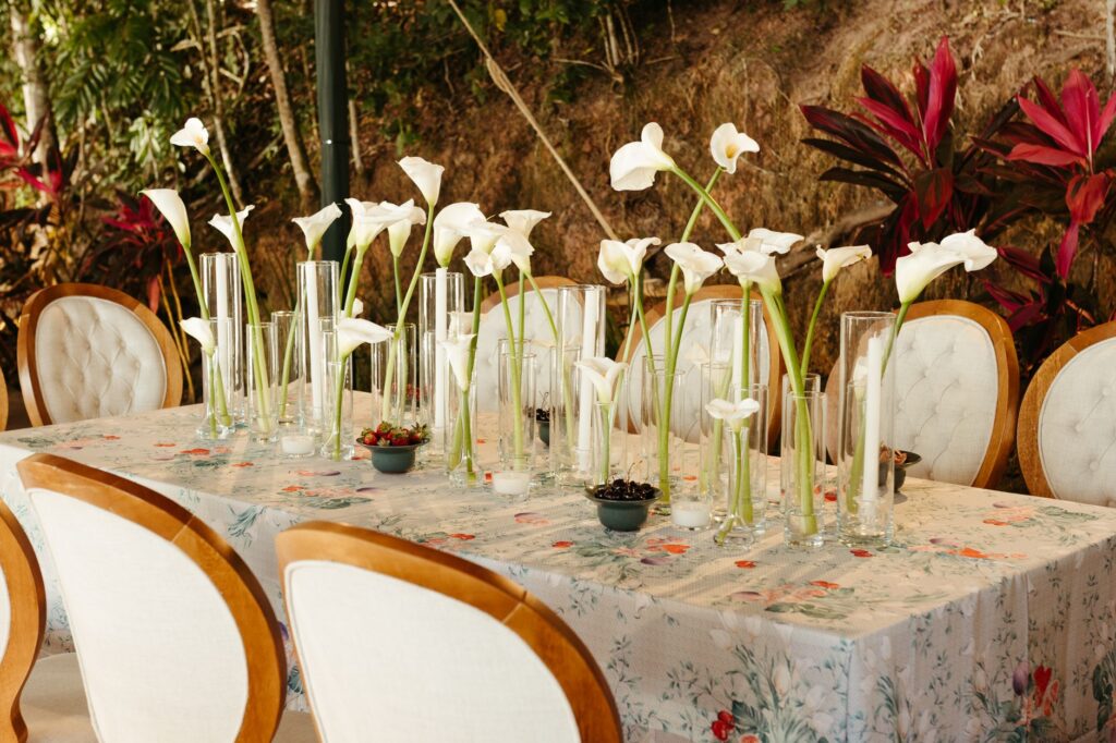A vintage-themed wedding reception with 1920s-inspired decorations. — Las Vegas wedding themes