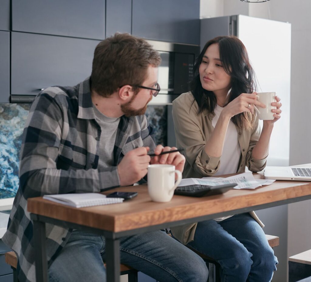Couples discussing wedding budget details with a planner in a cozy Las Vegas cafe. — Las Vegas wedding budget