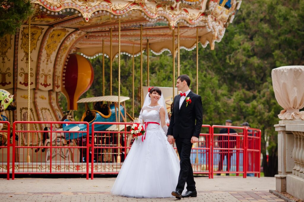 A beautiful outdoor wedding ceremony in a Las Vegas park setting. — Las Vegas wedding permits