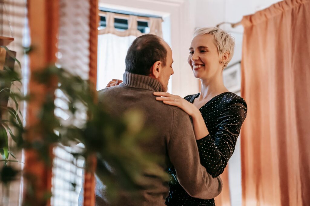 A couple enjoying a micro-wedding on the Strip, highlighting intimacy and personalization. — Las Vegas wedding trends 2026