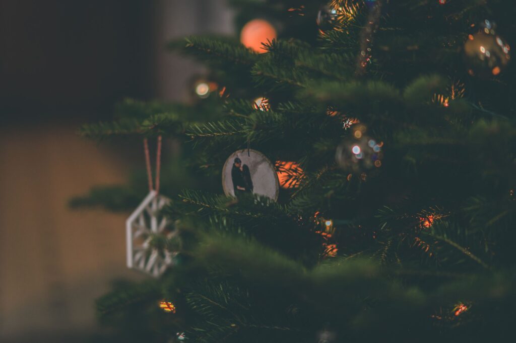 A cozy winter wedding with festive decorations and twinkling lights. — best time to get married in Las Vegas