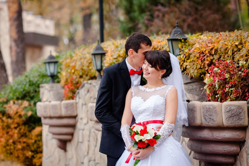 A fall wedding scene with autumn colors in Las Vegas. — best time to get married Las Vegas