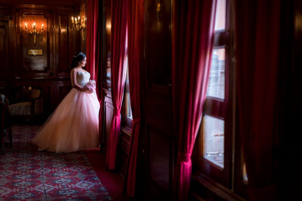A glamorous Hollywood-themed wedding with red carpets and vintage film props. — unique wedding themes Las Vegas