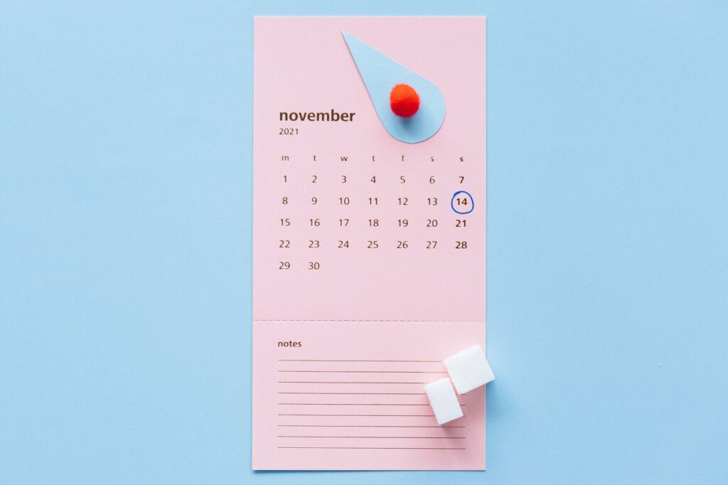 A graphic showing a seasonal calendar for Las Vegas weddings, highlighting peak seasons and weather conditions. — best t…