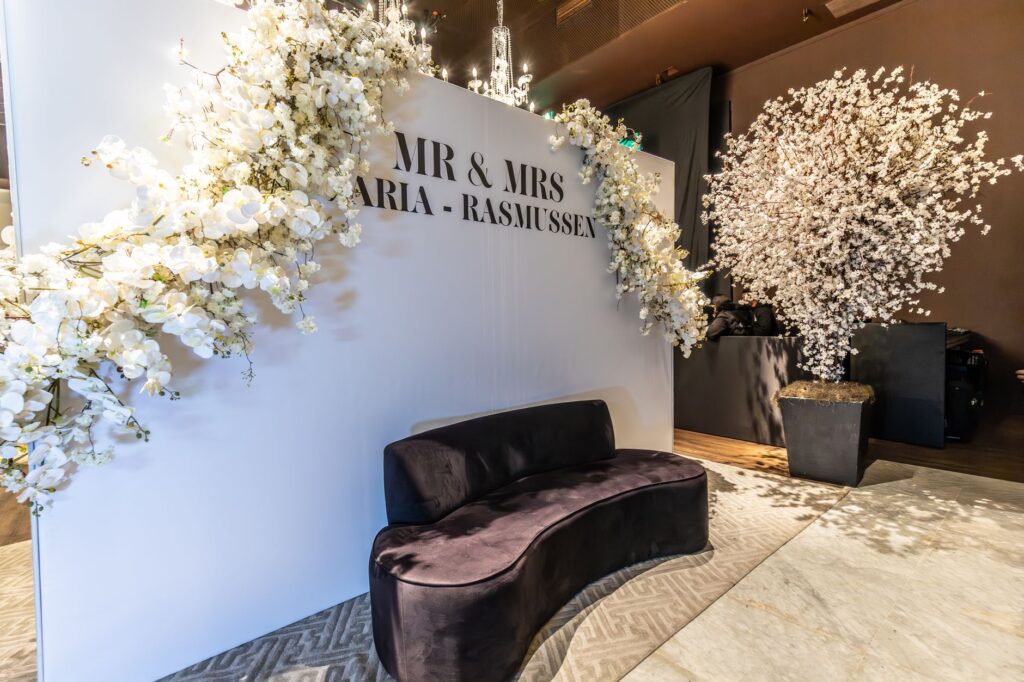 A modern minimalist wedding setup with simple yet elegant decor and a chic venue. — unique wedding themes Las Vegas