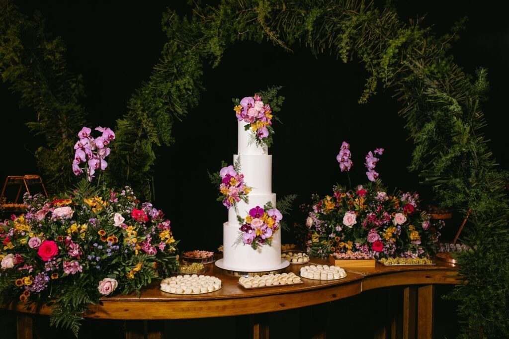 A stunning wedding cake from a vendor recommended by a Las Vegas wedding concierge. — benefits of wedding concierge