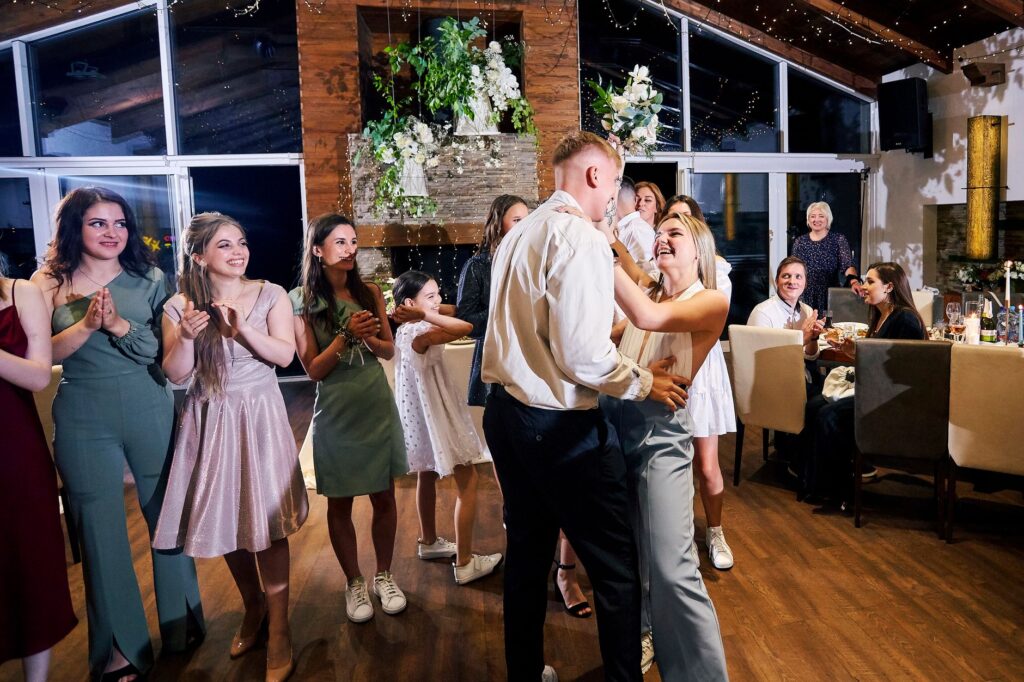 Guests enjoying a lively reception featuring live entertainment and unique decor. — Las Vegas wedding culture