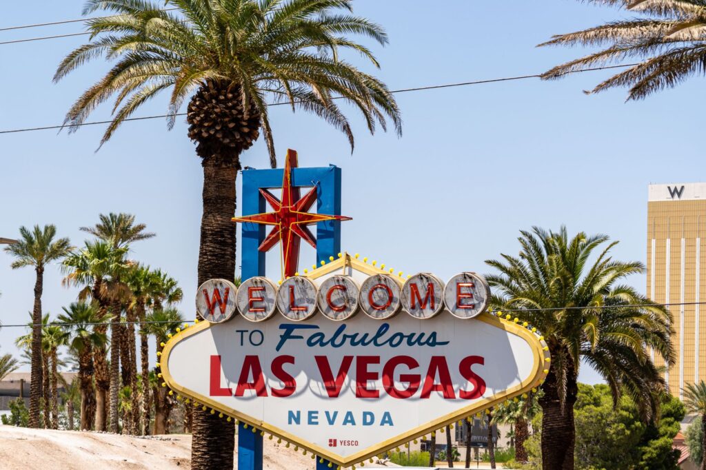 Scenic Las Vegas backdrop for wedding photos during golden hour. — summer wedding Las Vegas