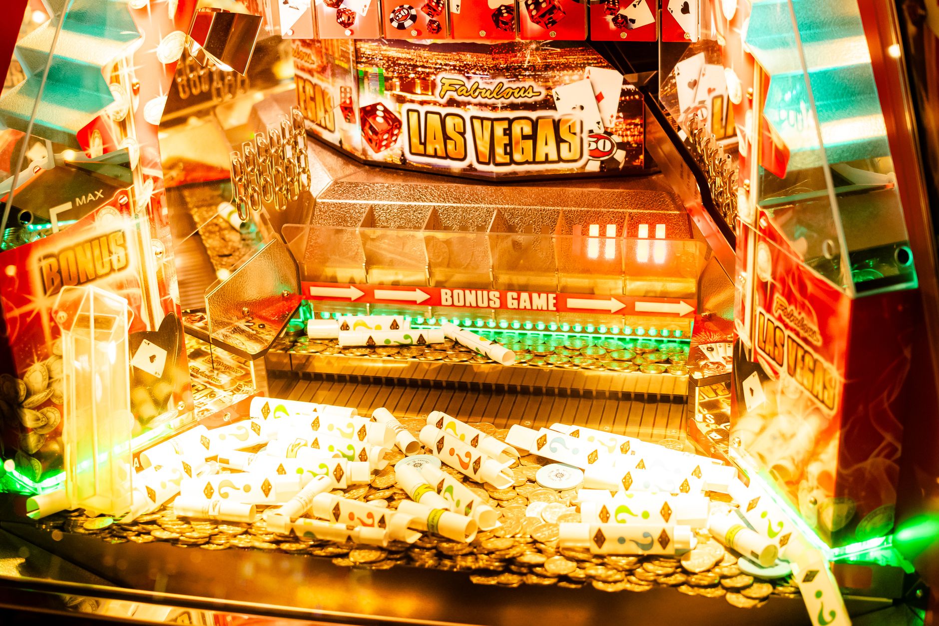 Las Vegas wedding themes 2026