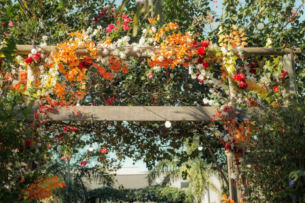 A tropical wedding scene with lush greenery and vibrant flowers, perfect for a Las Vegas wedding. — Las Vegas wedding th…