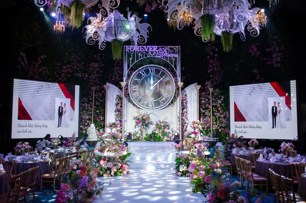 An elegant reception setup with Las Vegas-themed decor, highlighting the vibrant atmosphere of a wedding. — Las Vegas we…
