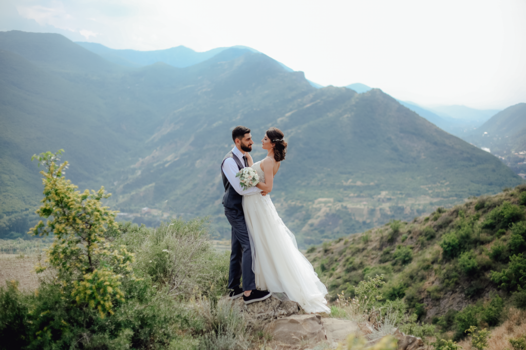 Couples enjoying a romantic elopement in a scenic Las Vegas location. — wedding packages Las Vegas